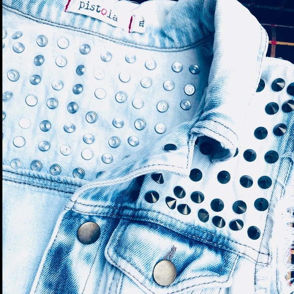 SOLD🚫✨Rare rockin’ 🎸distressed stud jean vest - Picture 4 of 6